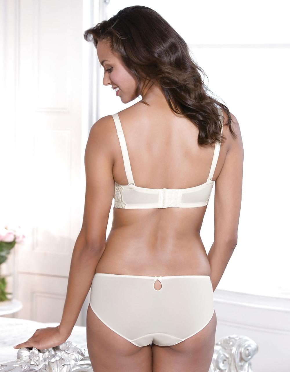 25P Sexy Women in their Panties & Bras (or not)
