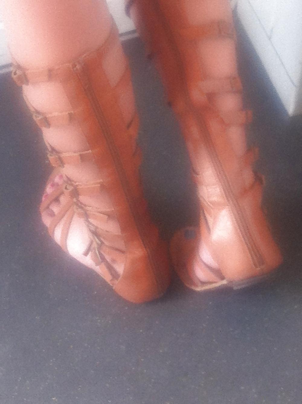 10P Lickable ass and domina feet in Berlin