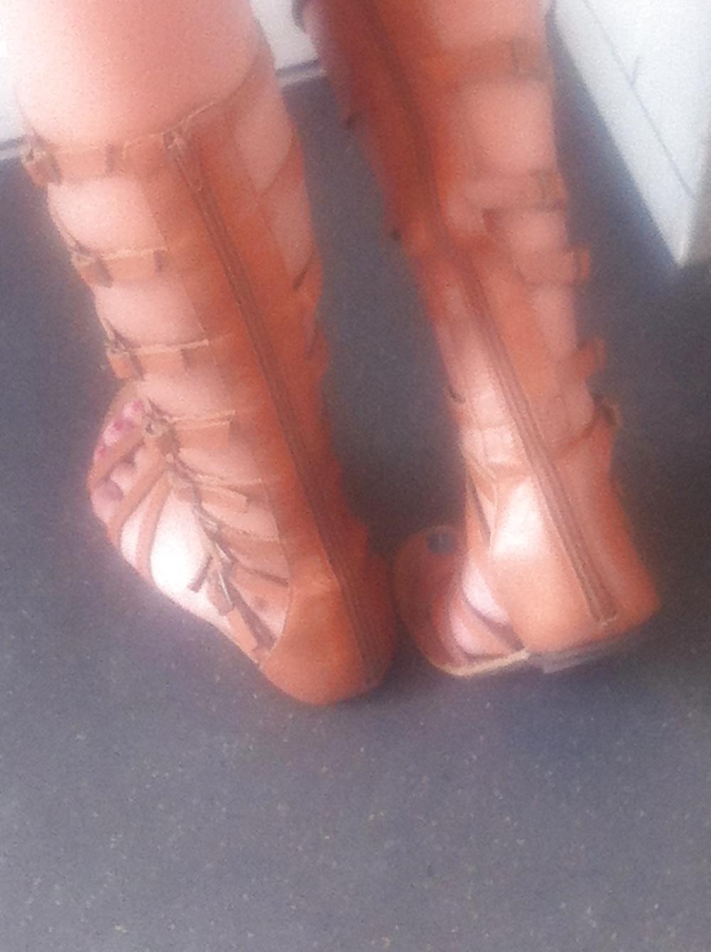 10P Lickable ass and domina feet in Berlin