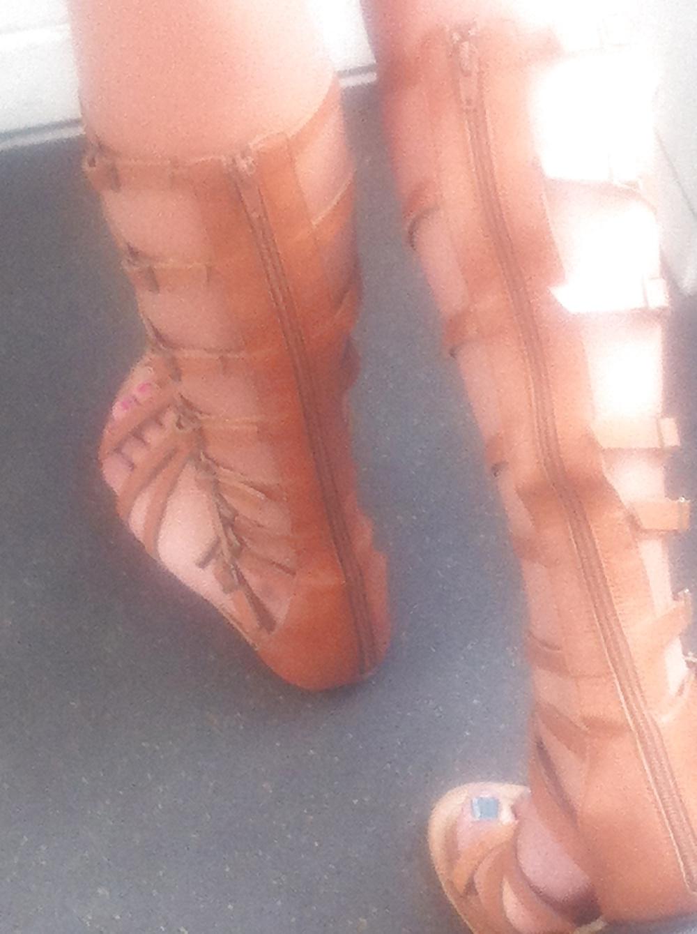 10P Lickable ass and domina feet in Berlin