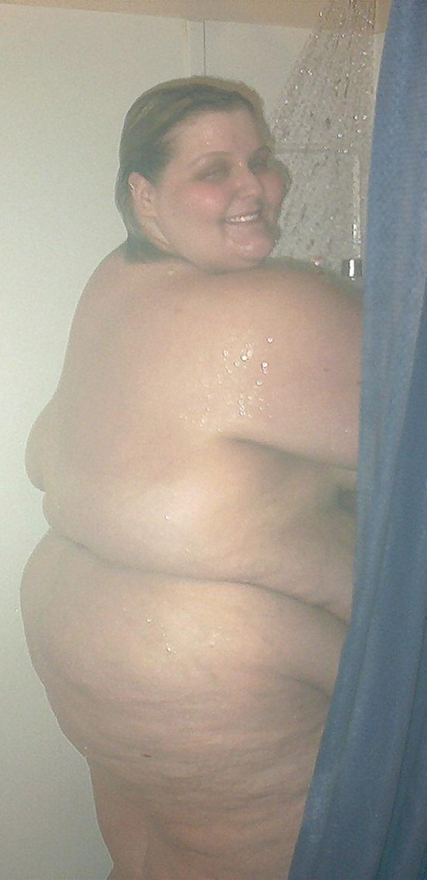 13P Meaty woman shower