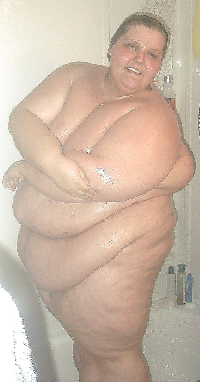 13P Meaty woman shower