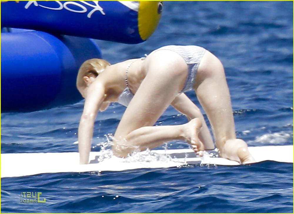21P Gwyneth Paltrow - Perfect MILF wank material.