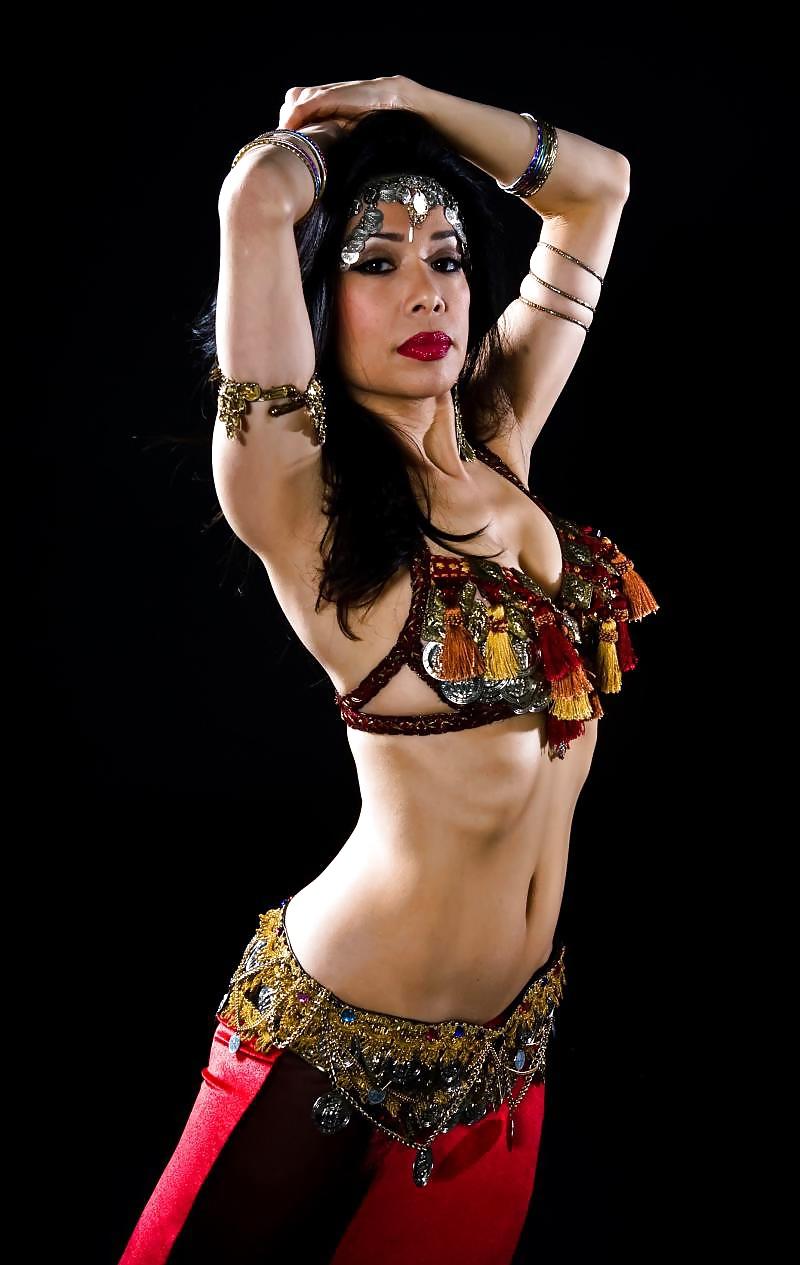 25P Sexy Belly Dancers