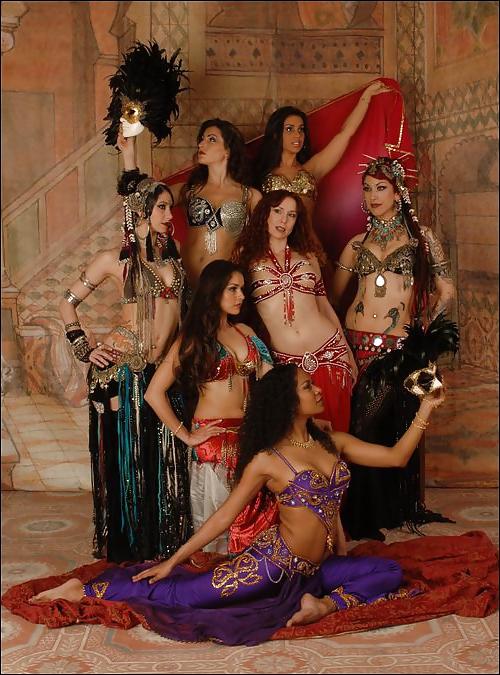 25P Sexy Belly Dancers