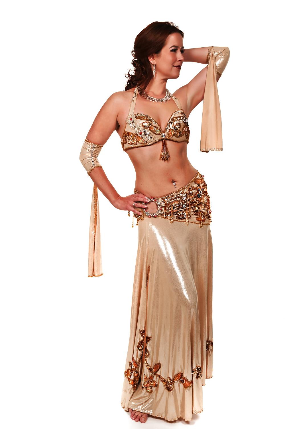 25P Sexy Belly Dancers