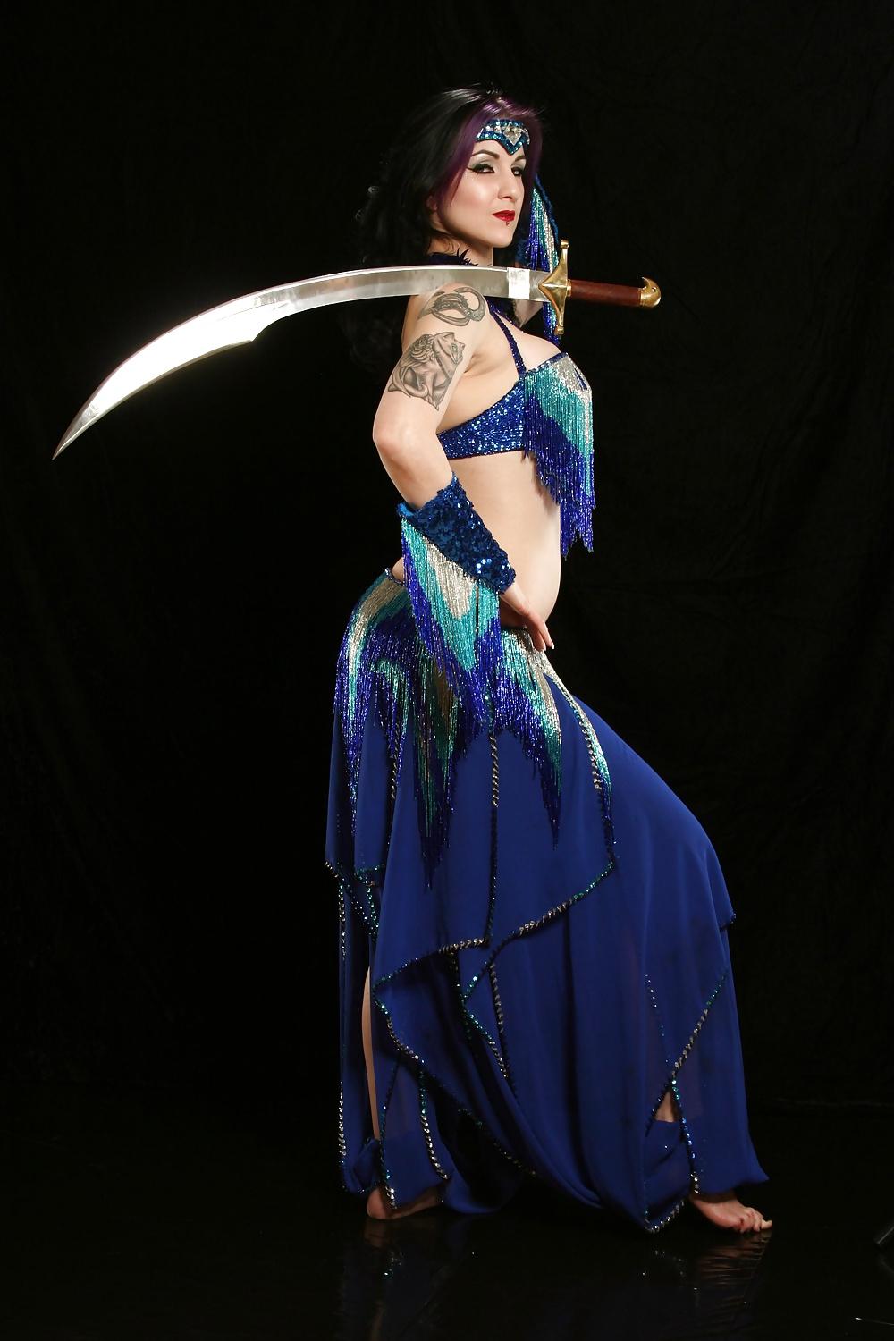 25P Sexy Belly Dancers