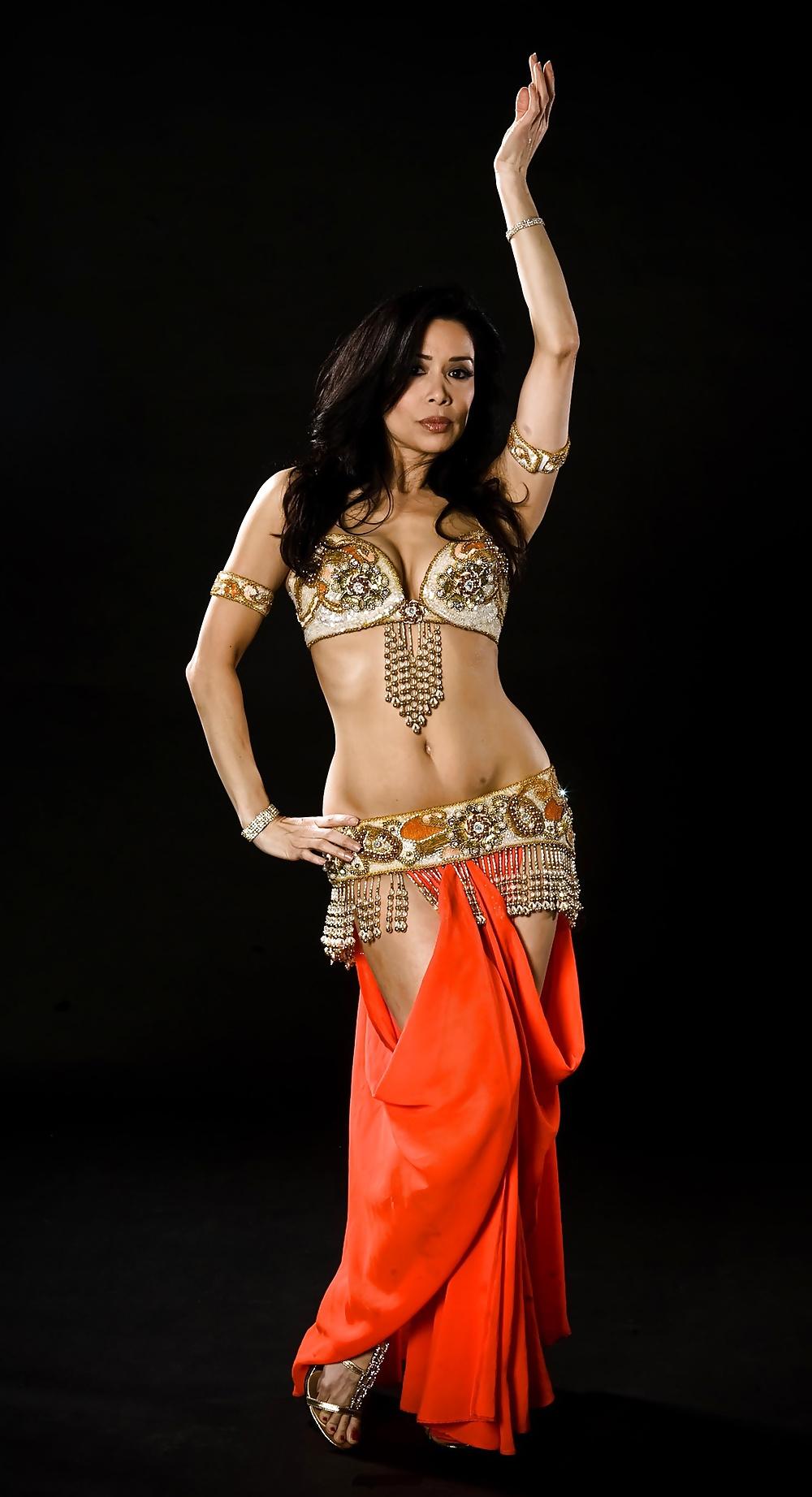 25P Sexy Belly Dancers