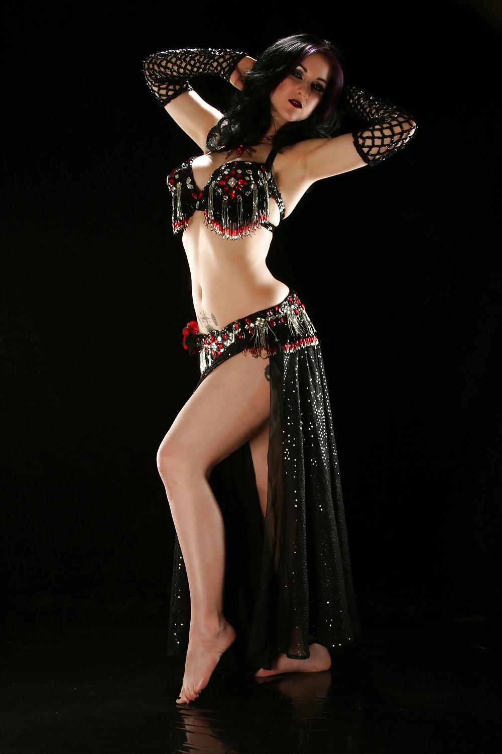 25P Sexy Belly Dancers