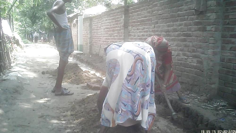 9P Bangladeshi Village Milf bend over
