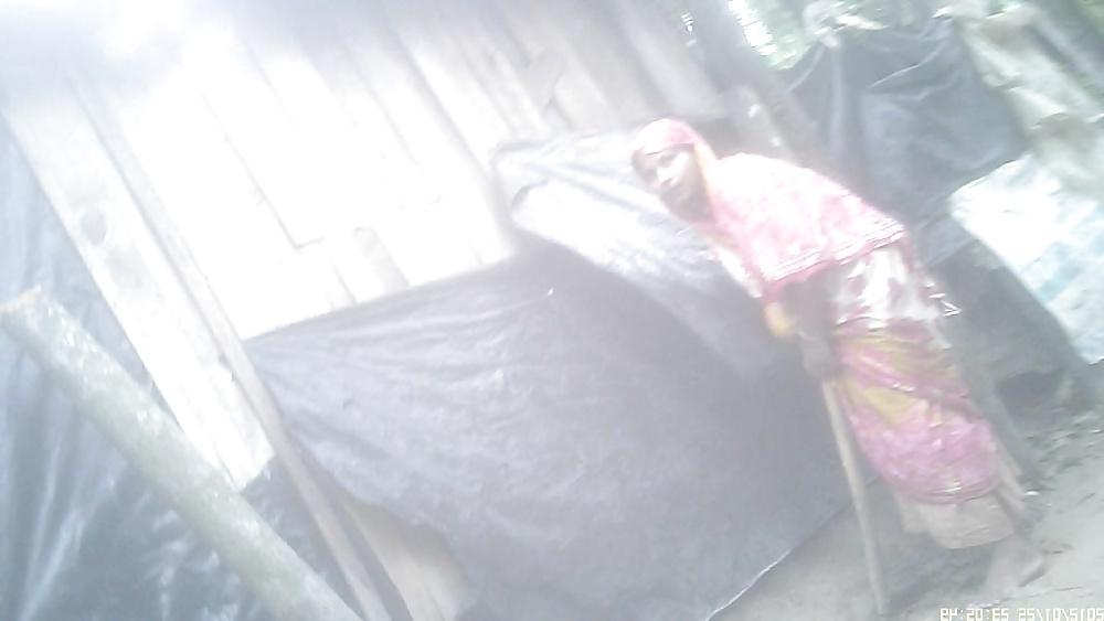 9P Bangladeshi Village Milf bend over
