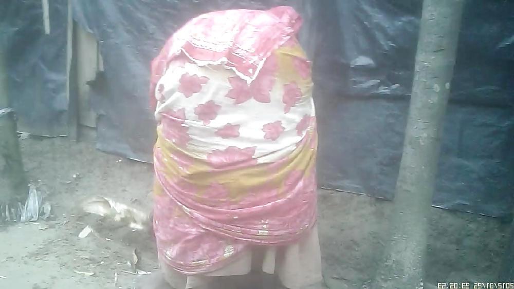 9P Bangladeshi Village Milf bend over