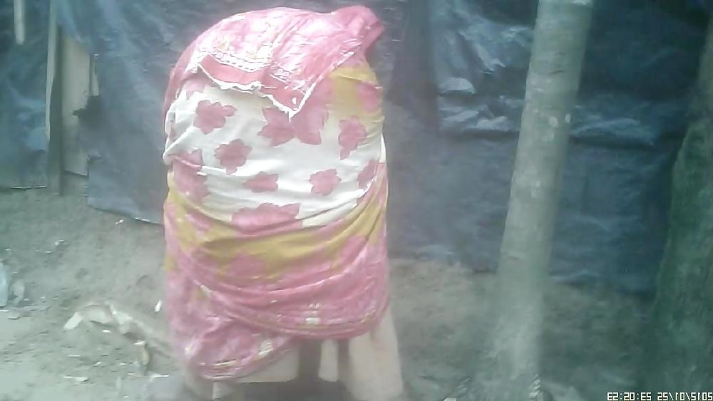 9P Bangladeshi Village Milf bend over