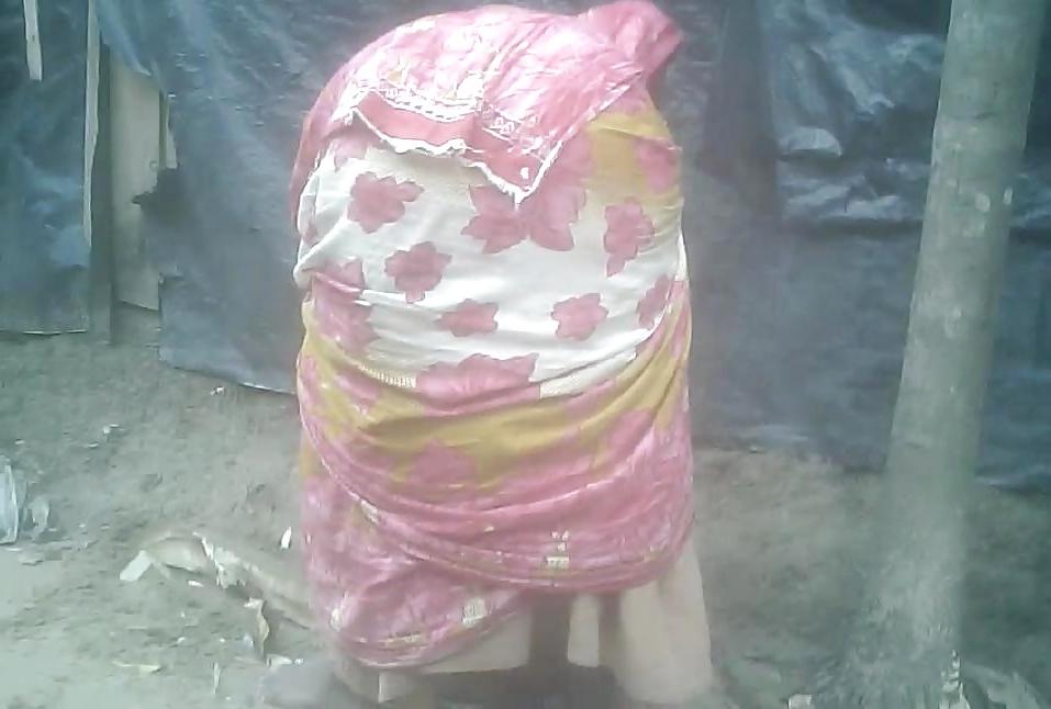 9P Bangladeshi Village Milf bend over