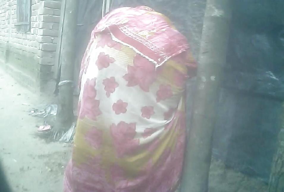 9P Bangladeshi Village Milf bend over