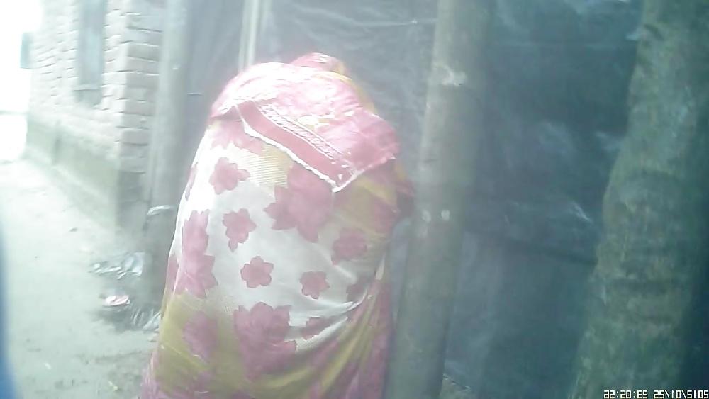 9P Bangladeshi Village Milf bend over