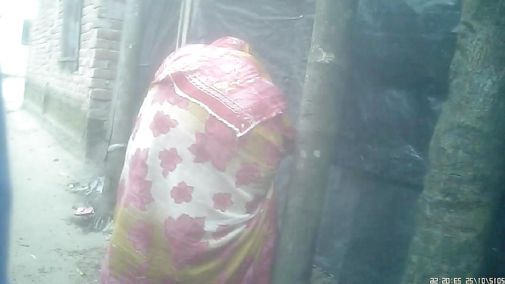 9P Bangladeshi Village Milf bend over