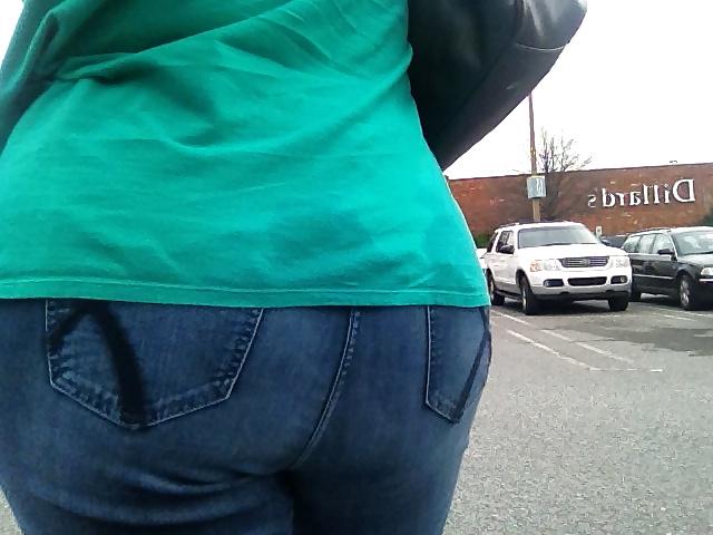 25P Half naked & playing in car in mall parking lot