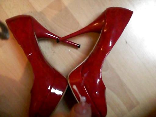 10P Cumshot over her red Heels