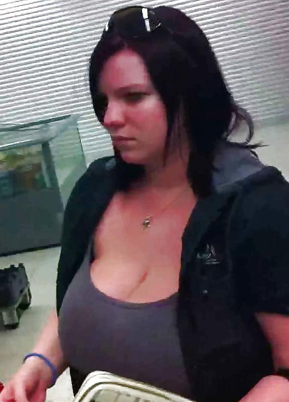 7P Candid Busty BBW Shopper