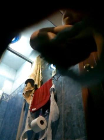 16P My mom in the shower