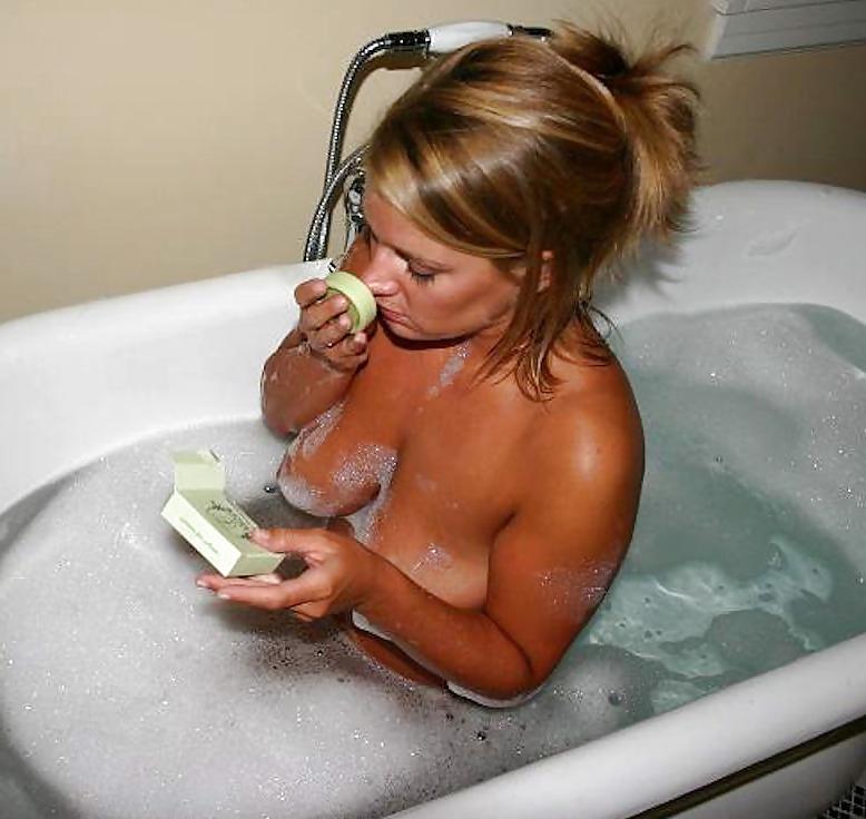 25P Nice housewife