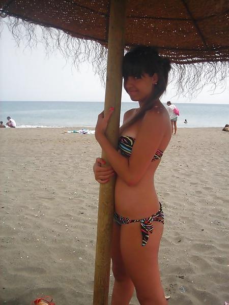 25P She wants to show her ass. Take a look, then.