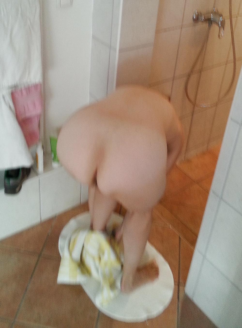25P Hairy MILF with big mature ass showering in holidays