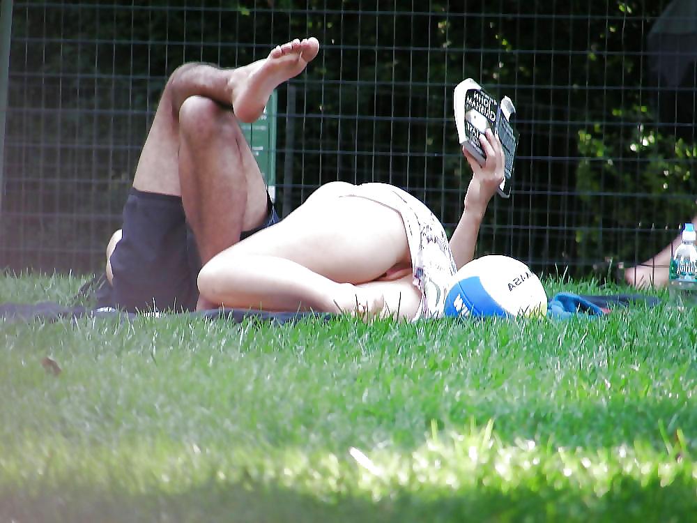 25P Outdoor pussy spy 5