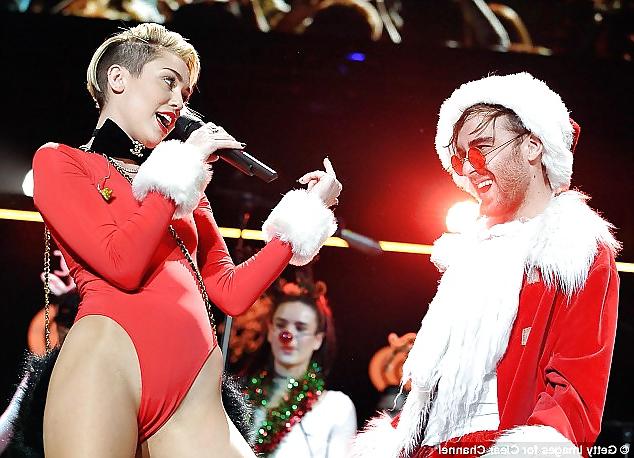 16P MILEY CYRUS ASS,CROTCH SHOTS