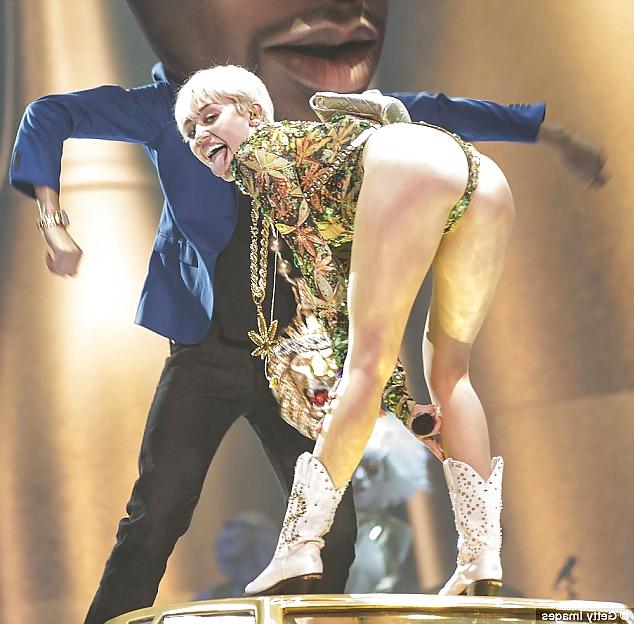 16P MILEY CYRUS ASS,CROTCH SHOTS