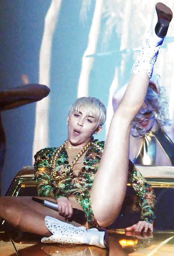 16P MILEY CYRUS ASS,CROTCH SHOTS