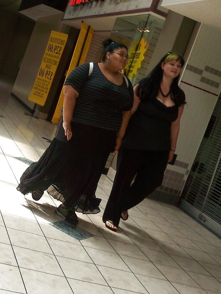 4P Fat Teen Candid Busty Tits