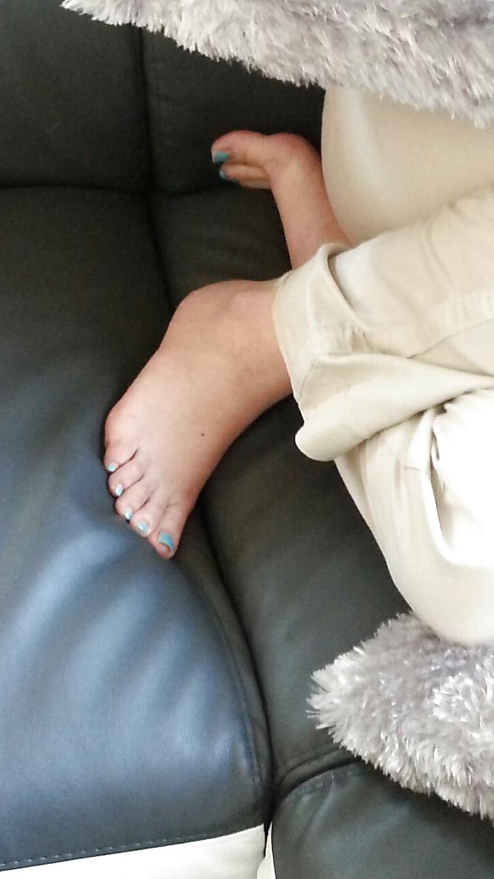 7P French lover wife feet on the crouch
