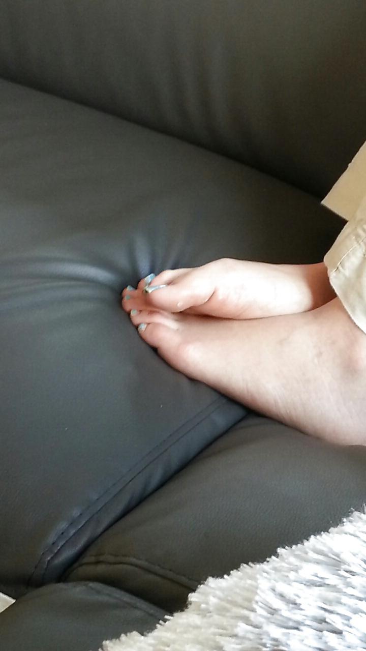 7P French lover wife feet on the crouch
