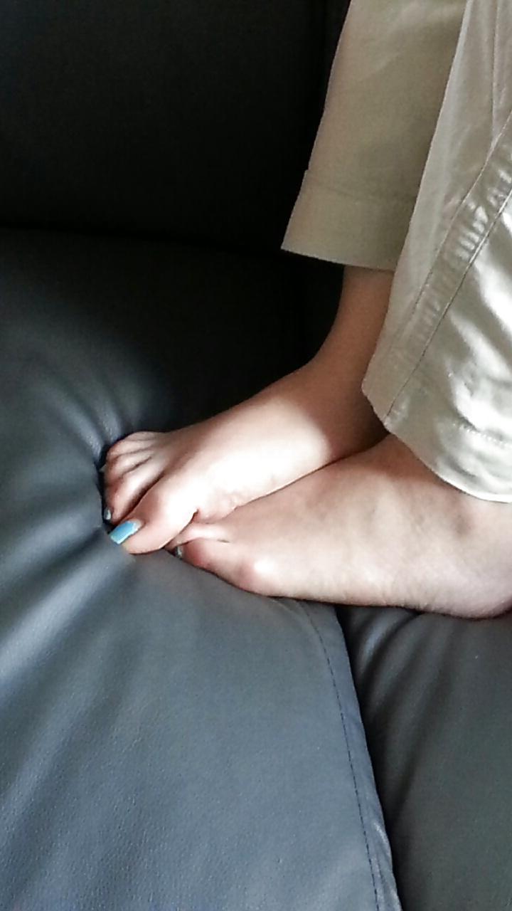 7P French lover wife feet on the crouch