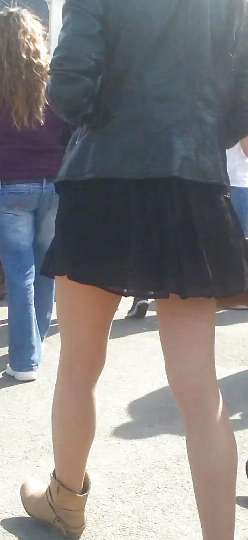 22P Sexy feet and skirt romanian