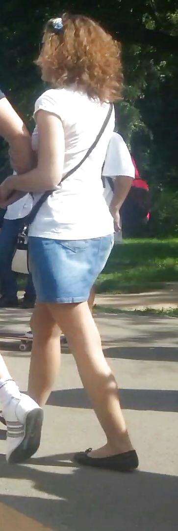 22P Sexy feet and skirt romanian