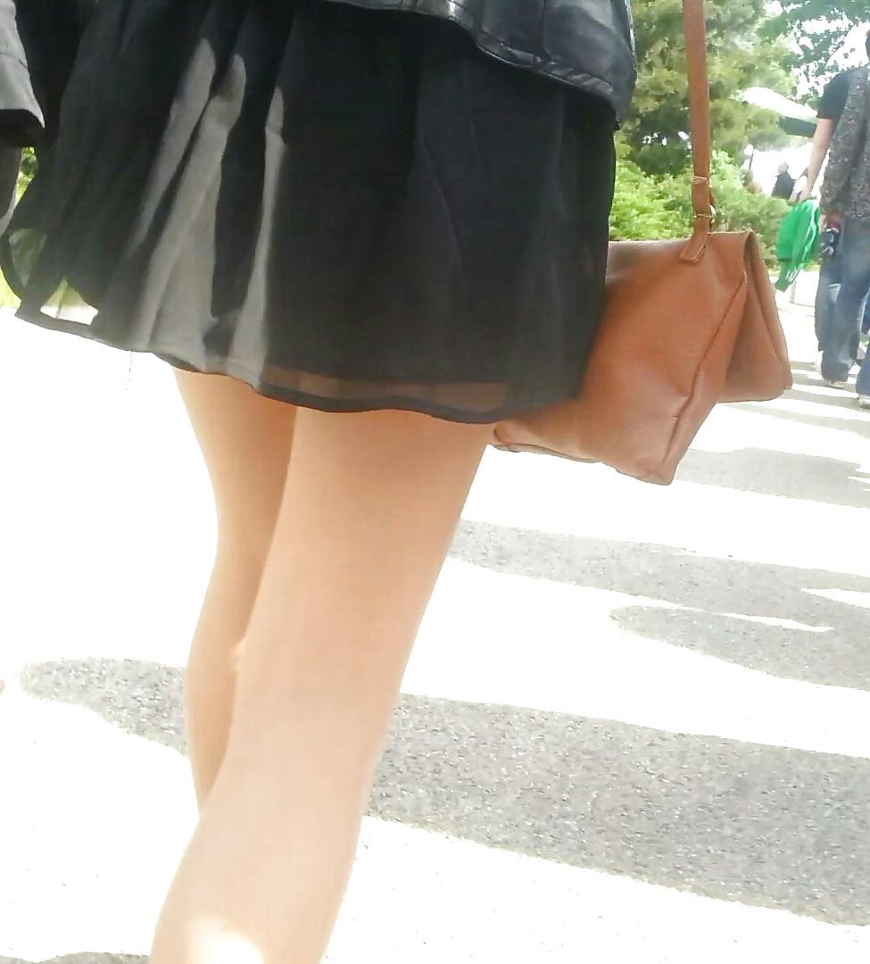 22P Sexy feet and skirt romanian