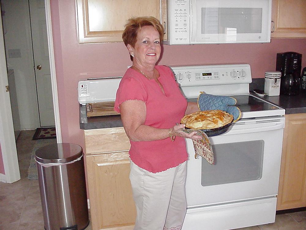 25P Sexy mature hot mom