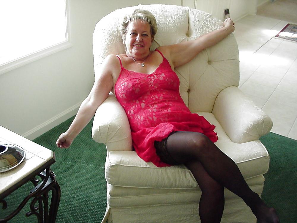 25P Sexy mature hot mom