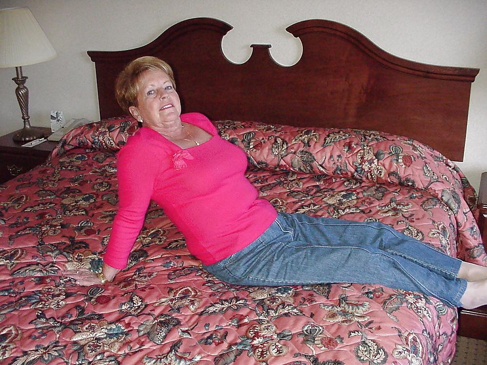 25P Sexy mature hot mom