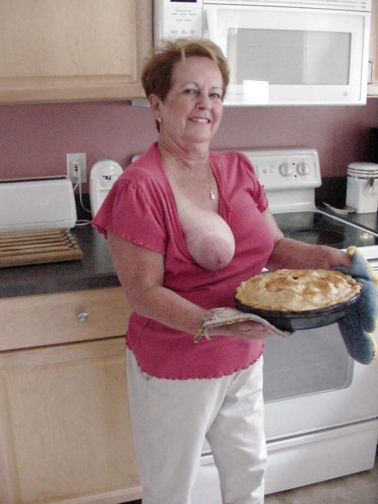 25P Sexy mature hot mom