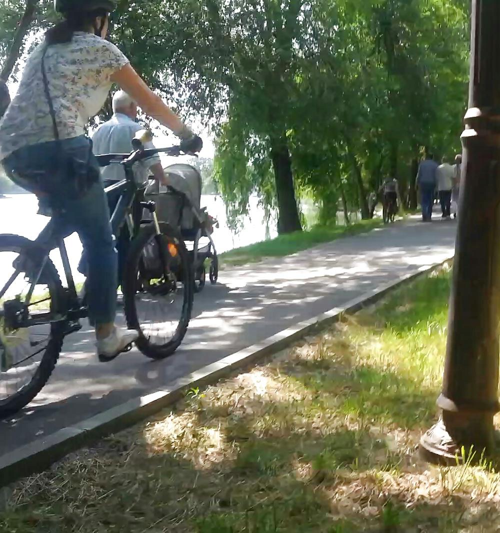 21P Spy bike and rolles old + young romanian