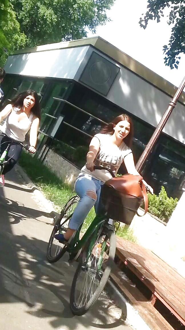 21P Spy bike and rolles old + young romanian