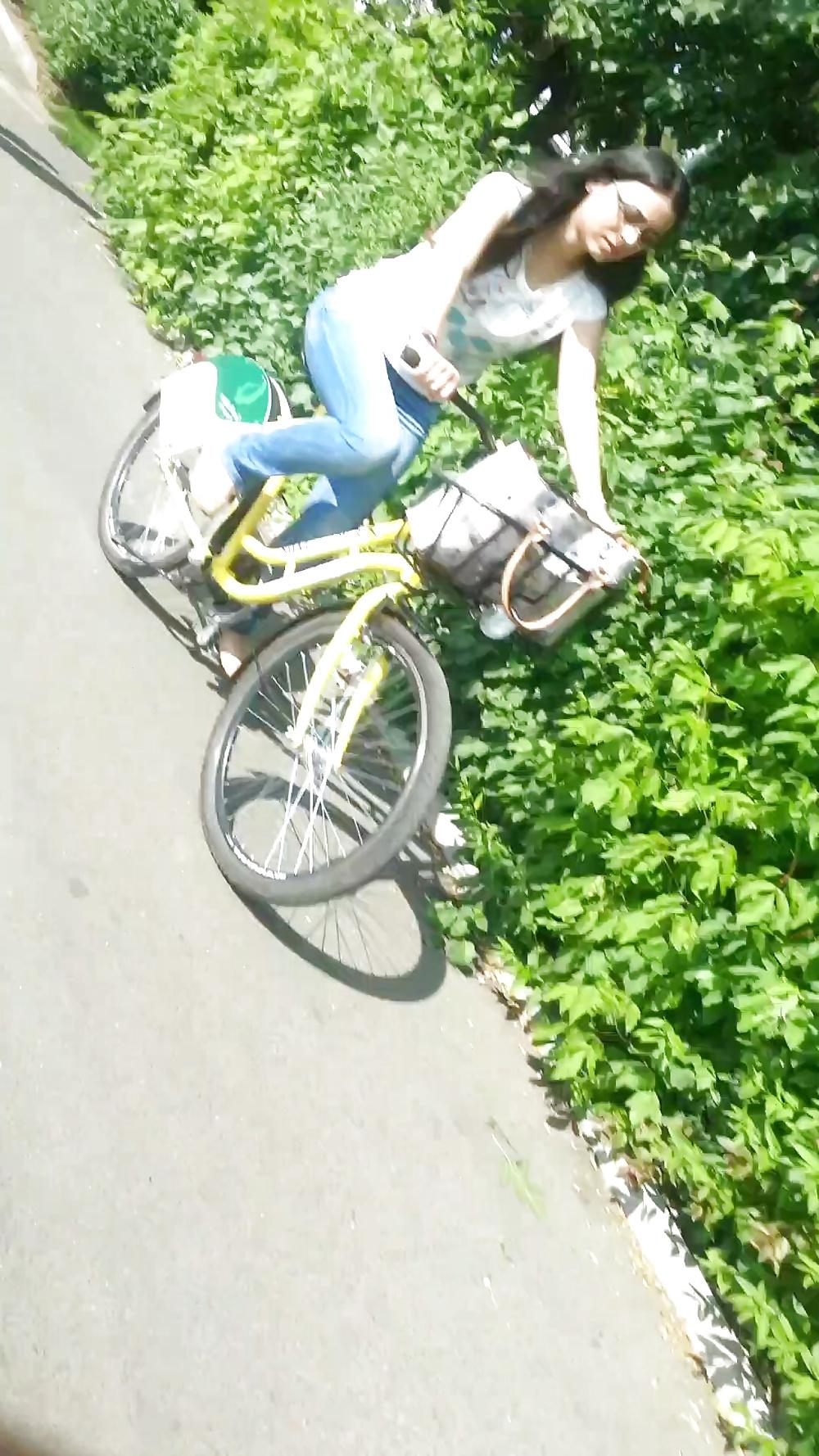 21P Spy bike and rolles old + young romanian