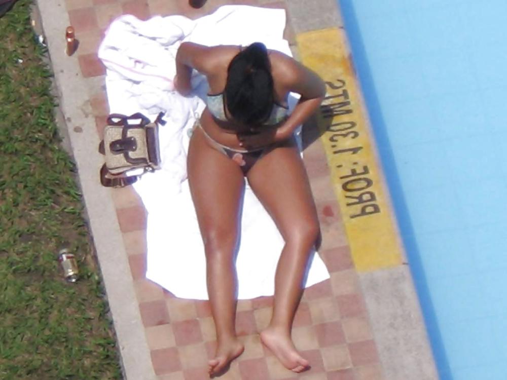 25P Espiando bellezas en piscina 