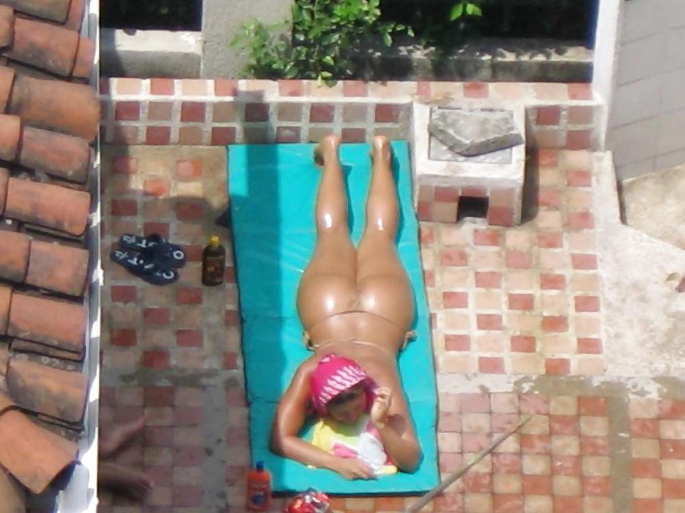 25P Espiando bellezas en piscina 