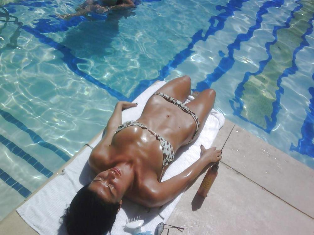 25P Espiando bellezas en piscina 