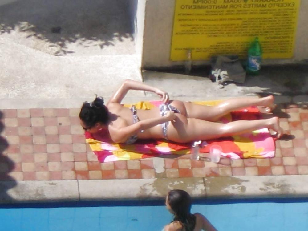 25P Espiando bellezas en piscina 
